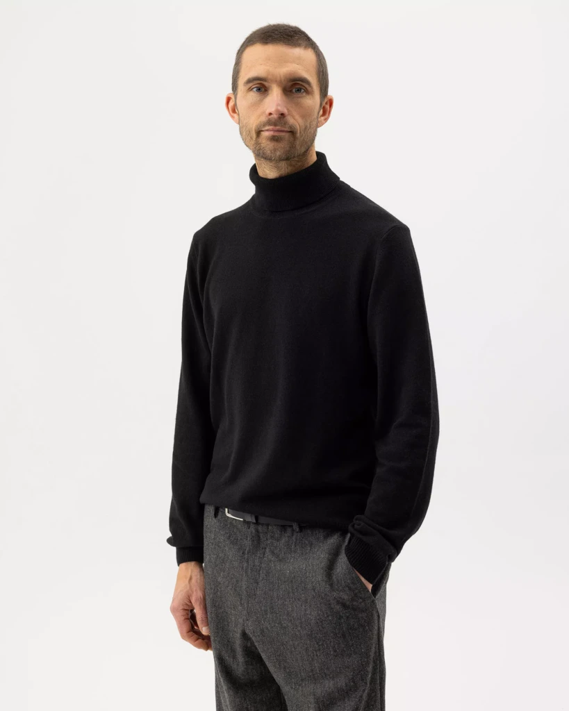 Johan Rollneck Sviiter - Must, M